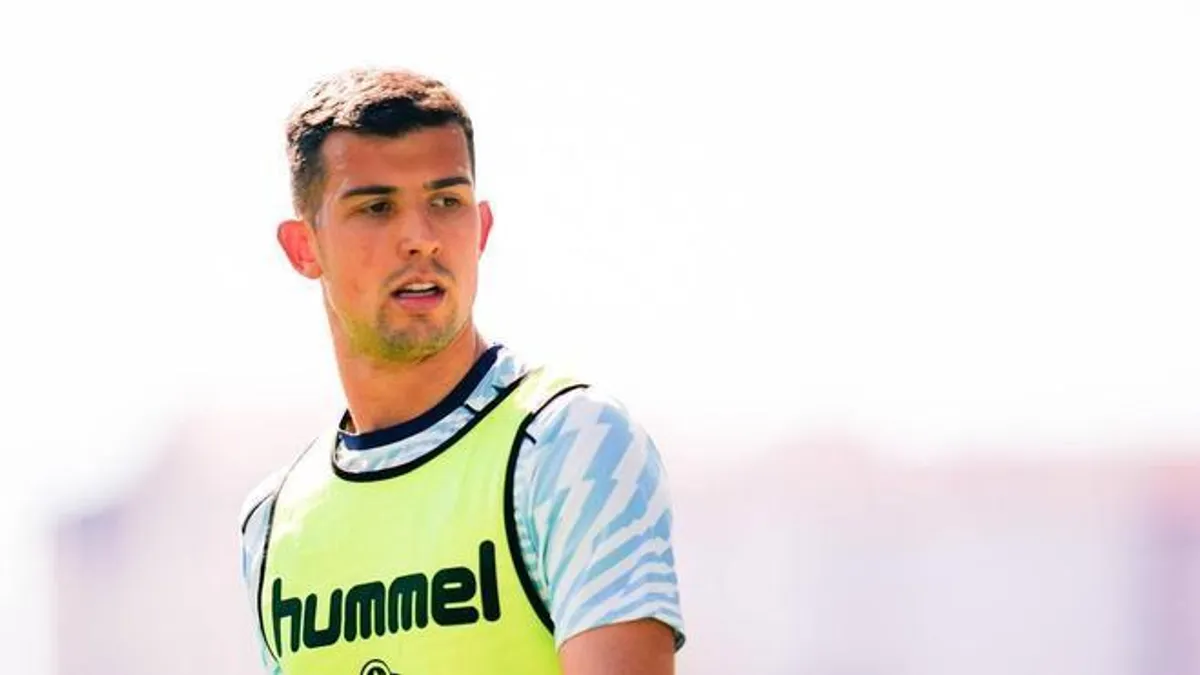 El Real Oviedo vuelve a la carga por Carlos Domínguez