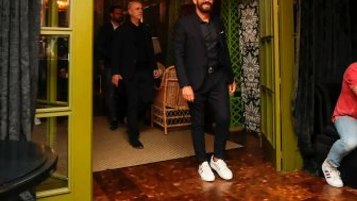 Bordalás deja el Valencia entre cánticos y enigmas