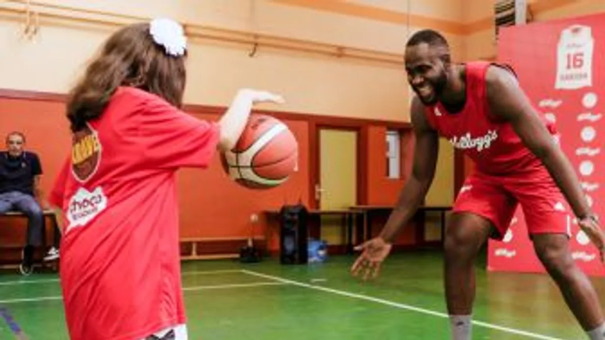 Usman Garuba regresa a las aulas con Kellog's