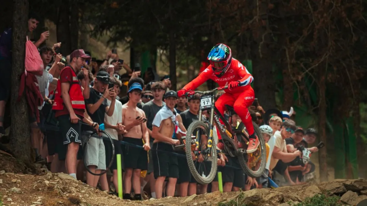 Jordan Williams se impone en el descenso de Pal Arinsal y lidera la general; Valentina Höll domina en féminas
