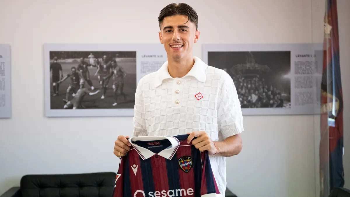 Dani Requena deja el Villarreal y ficha por el Levante