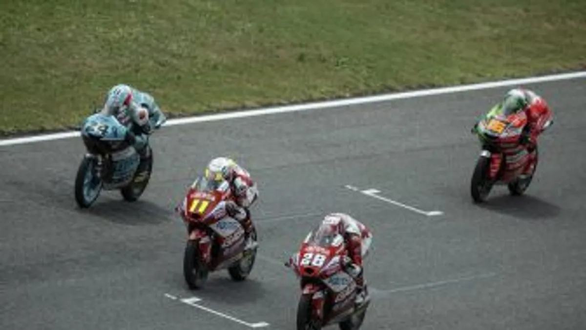 Guevara arranca con fuerza en Montmeló y lidera la tabla de tiempos de Moto3
