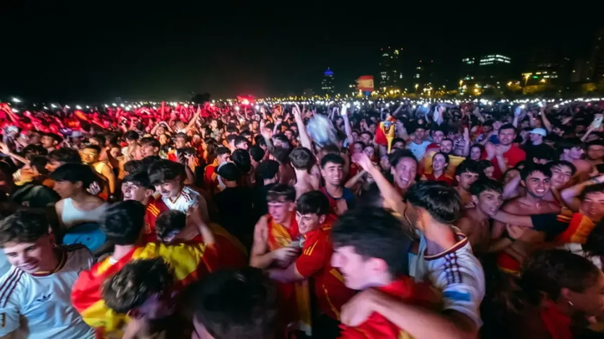 La afición culé celebra el título mundial con el gol de Ferran Torres en Barcelona