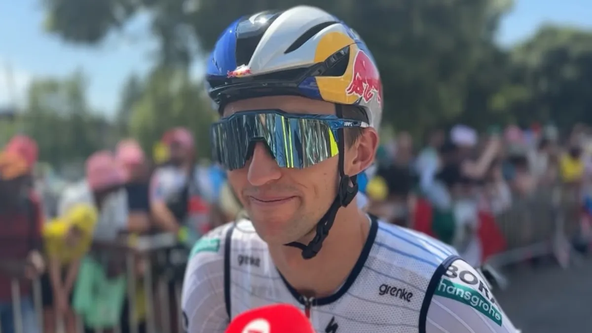 Hindley, campeón de grandes vueltas, asume rol secundario ante las figuras de su equipo