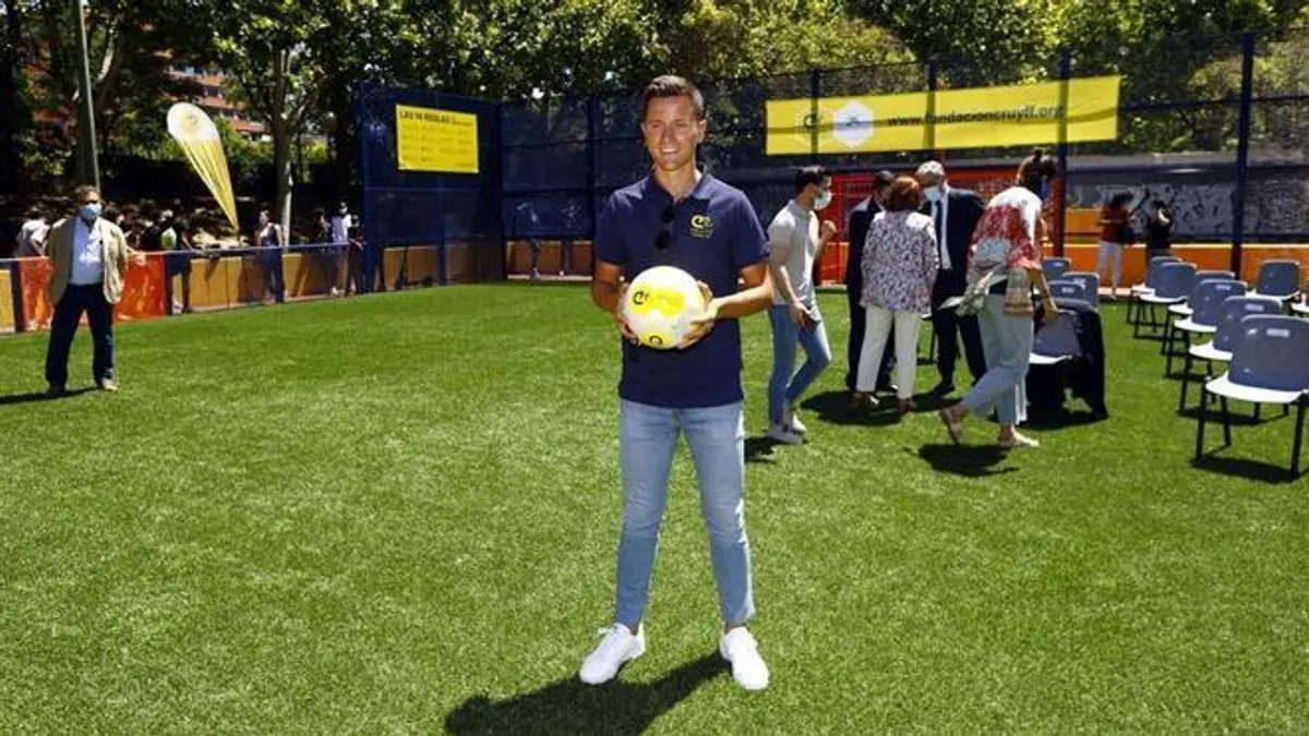 Ander Herrera aterriza en Zaragoza para pasar el reconocimiento médico