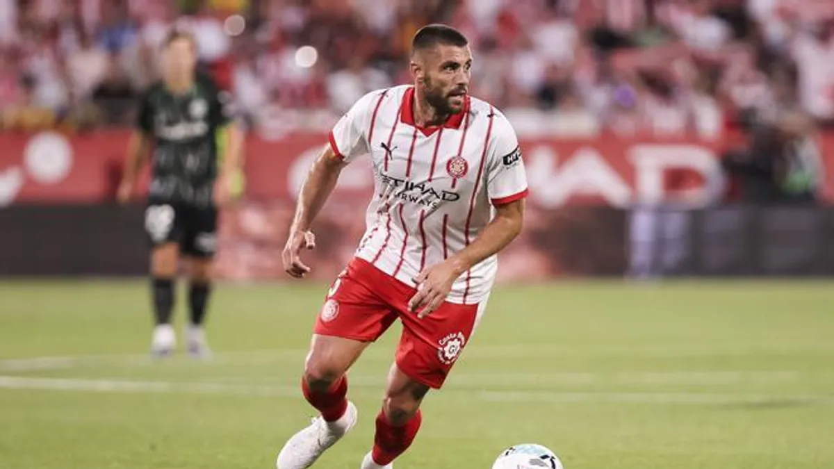 David López, un año más de indiscutible para el Girona hasta 2027