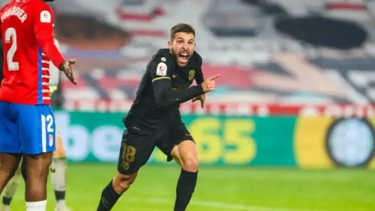 Jordi Alba brilló con doblete en vibrante 3-5 ante Granada