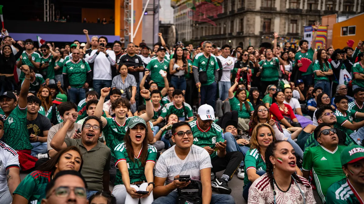 La brecha económica marca la experiencia mundialista para los aficionados en México