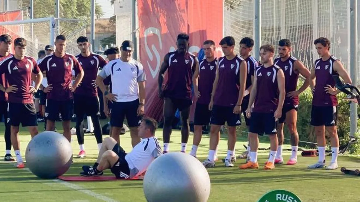 Juanlu, baja sensible en el Sevilla; Akor Adams se acerca a Italia