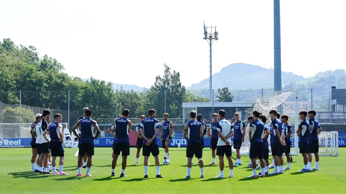 La Real Sociedad se enfrenta a un exceso de jugadores en pretemporada