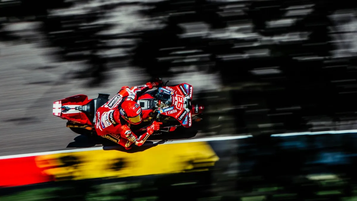 El Rey de Sachsenring: Márquez Logra su Décima Victoria en el Circuito Alemán