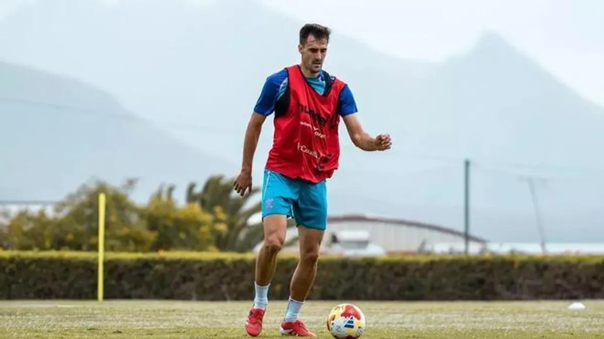Real Zaragoza se planta ante el Tenerife: no pagará 200.000 euros por Jesús de Miguel