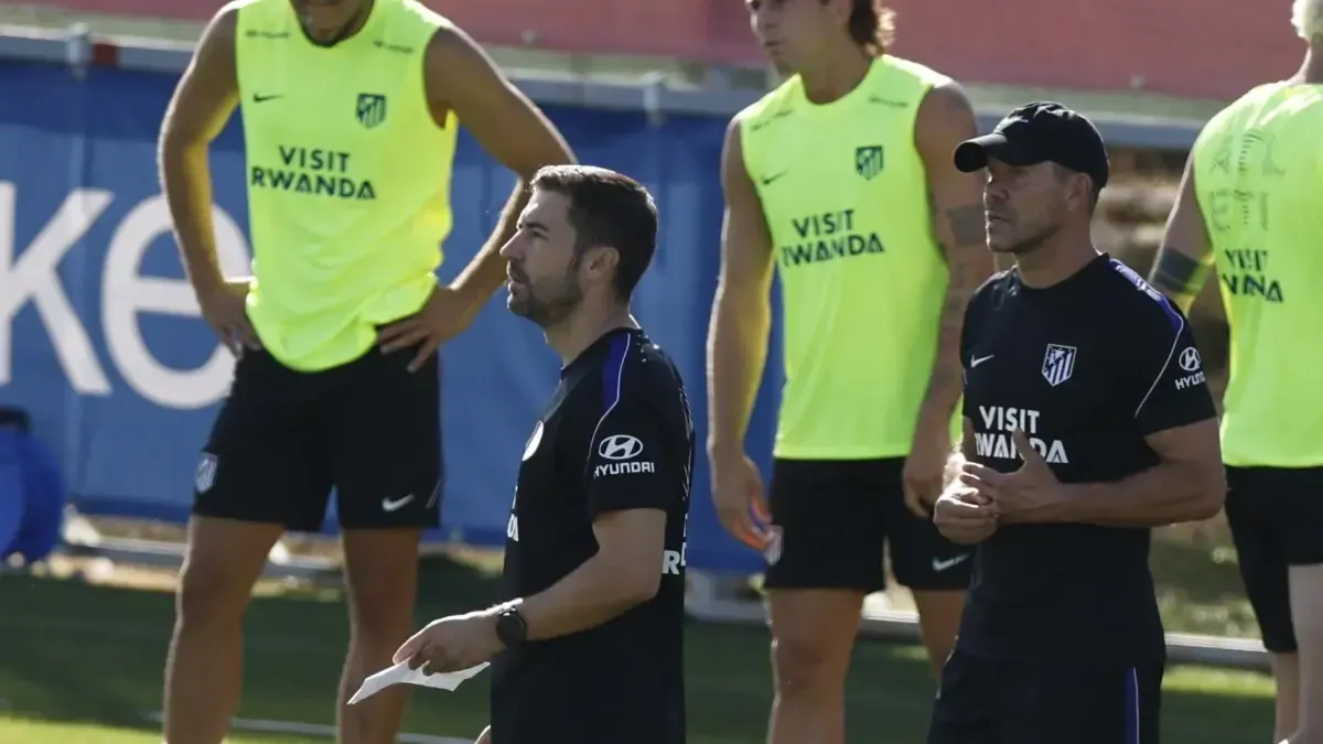 Gabi imparte su estilo al Atlético en la vuelta al trabajo