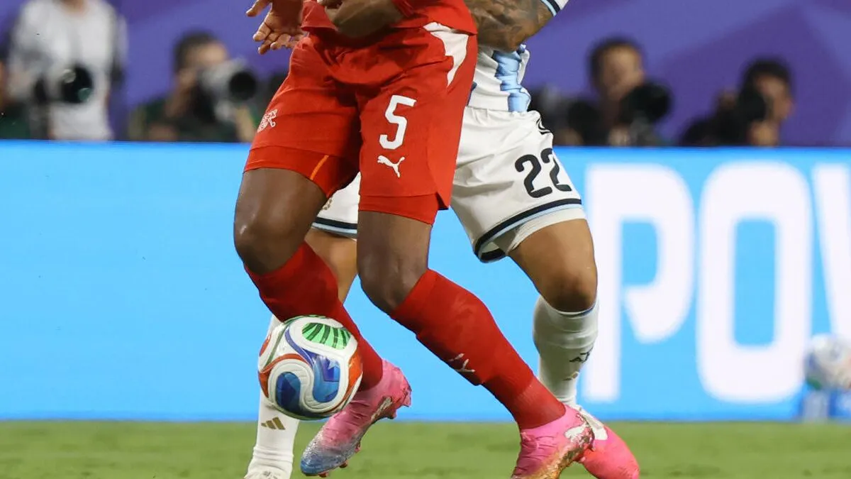 Akanji critica el arbitraje tras la derrota de Suiza frente a Argentina