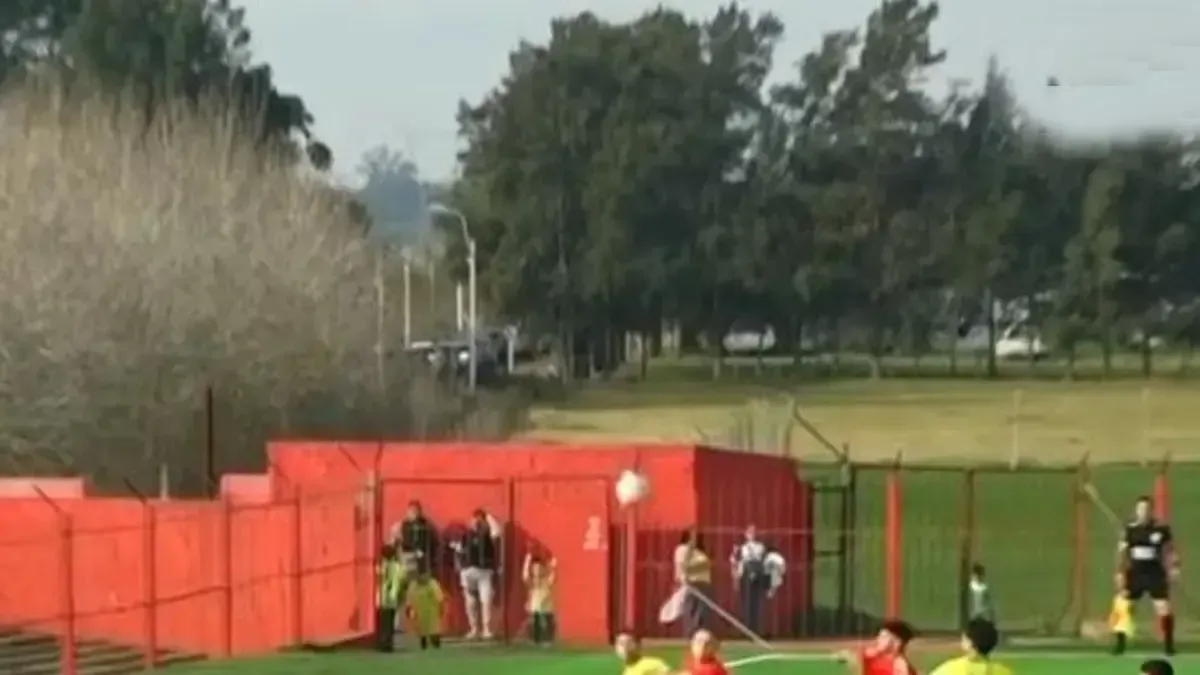 Fútbol uruguayo paralizado por violencia