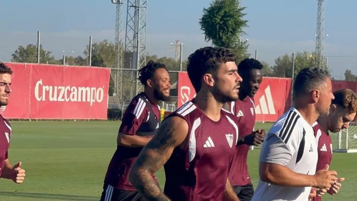Akor Adams se entrena con el Sevilla mientras se acerca al Venezia