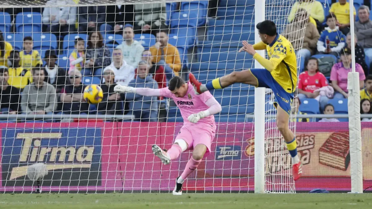 El Betis busca recambio para Pau López: Diego Conde, el elegido