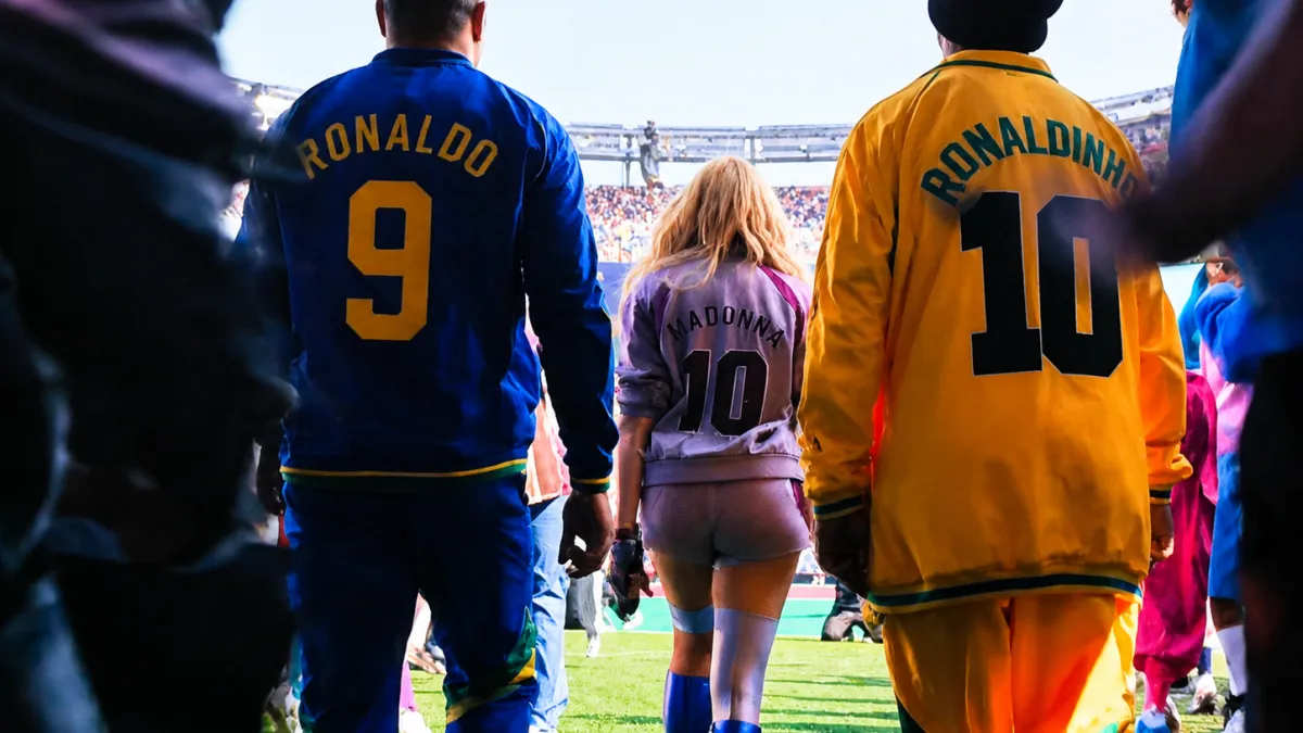 Madonna irrumpe en la final del Mundial con un show cinematográfico junto a Ronaldo y Ronaldinho