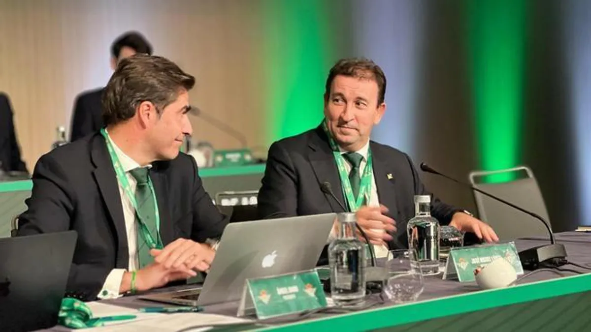 El Betis busca un '9' ilusionante con inteligencia financiera
