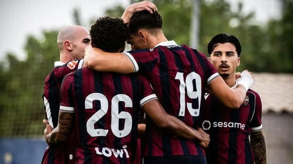 Carlos Espí mantiene su instinto goleador intacto en el inicio de pretemporada