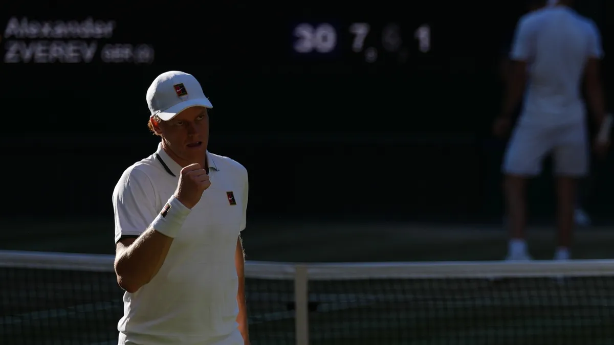 Sinner celebra su victoria 100 en Grand Slams en Wimbledon contra Zverev