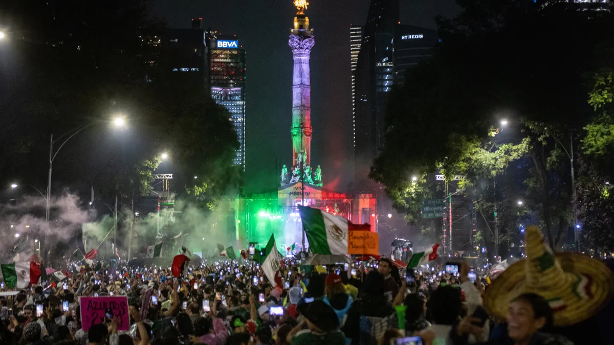 Economía Mexicana Ajusta Proyecciones a la Baja por el Mundial