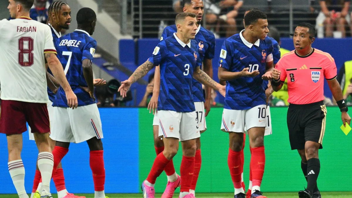 Collina sale al paso de las críticas de Deschamps: "No hubo debate sobre el árbitro"