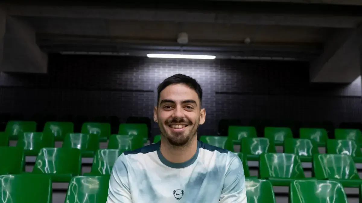 Erick Mendonça regresa a casa tras su paso por el Barça