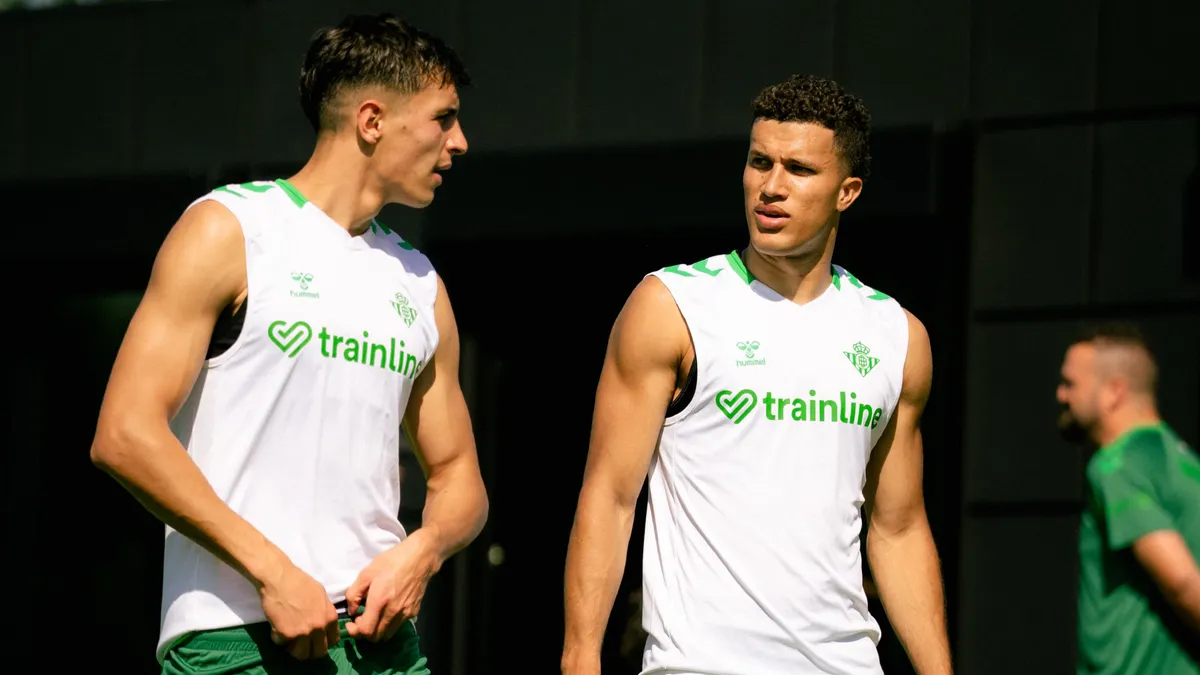 El Betis se acerca a la salida de Deossa y acelera su planificación deportiva