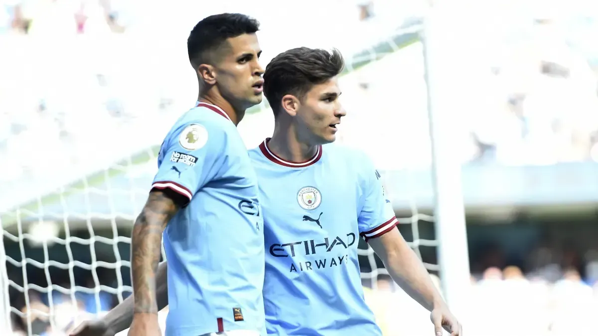 Hansi Flick inicia su era en el Barça con la plantilla por completar