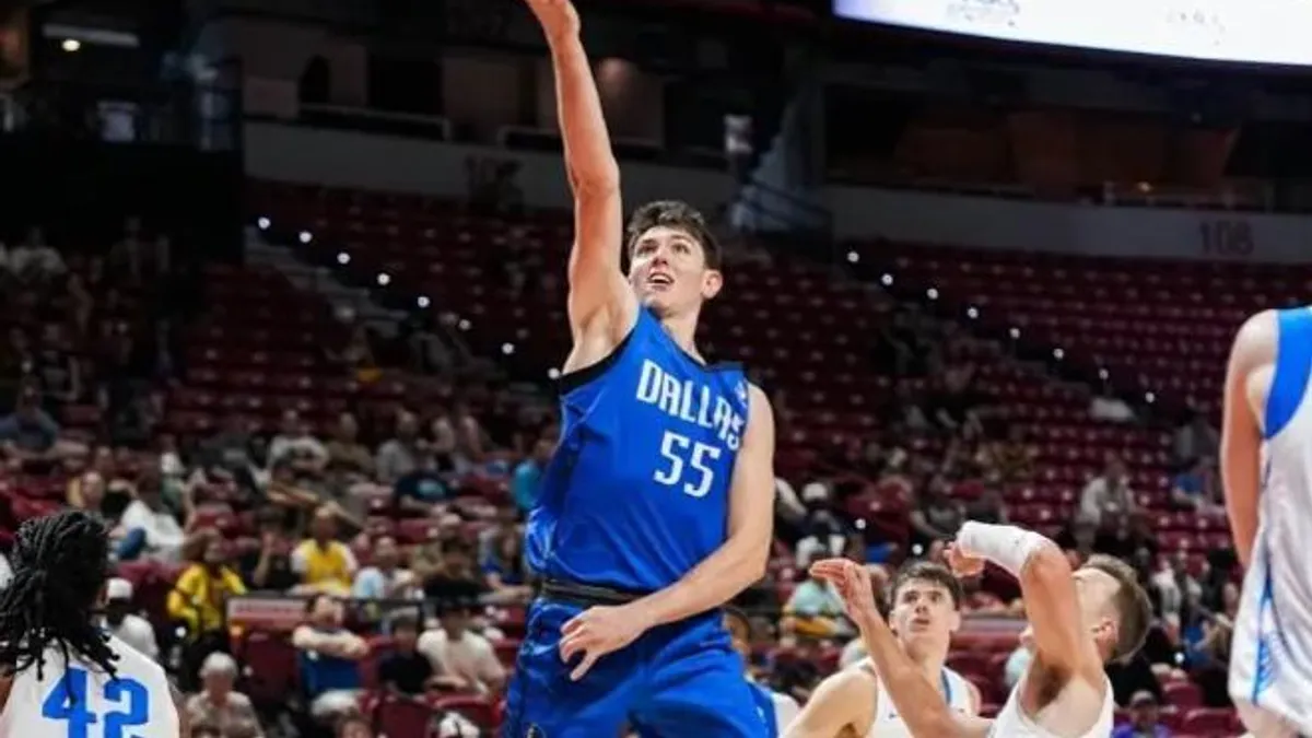 Sergio de Larrea impresiona en la Liga de Verano de la NBA con récord de asistencias