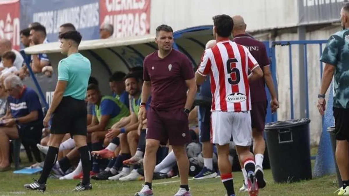 El Sporting de Gijón de Larcamón arranca con victoria ante el Marino de Luanco