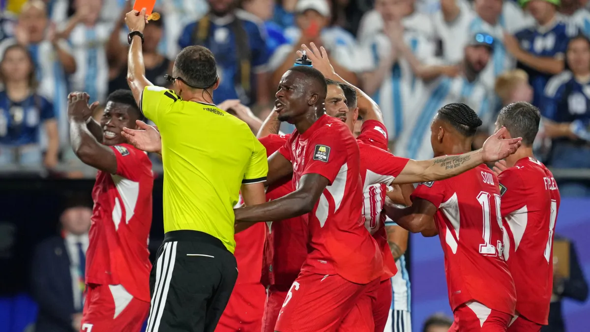 VAR: Nueva norma aclara expulsión de Embolo
