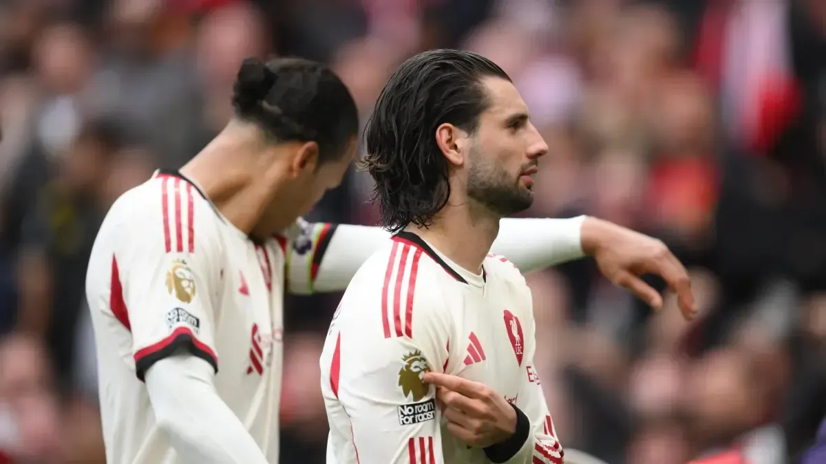 Iraola debuta con fuerza en el Liverpool: la presión por ganar y el estilo marcan el inicio