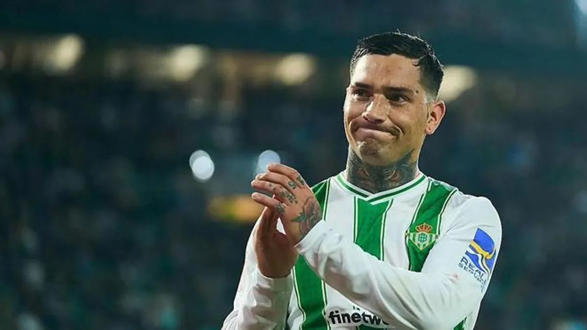 Cervera esquiva pronunciarse sobre el posible fichaje de Chimy Ávila por el Tenerife