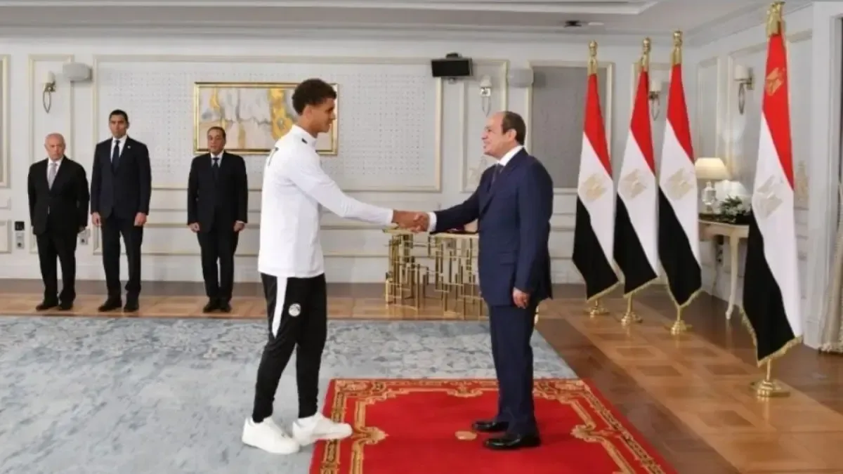 Hamza, condecorado en Egipto, se une al equipo de Flick el lunes
