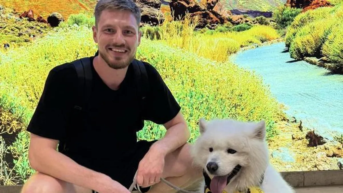 Arturs Kurucs aterriza en La Laguna Tenerife y se reencuentra con un ídolo de su infancia
