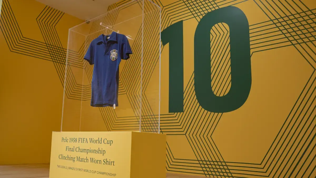 La camiseta de Pelé en la final del '58, récord en subasta