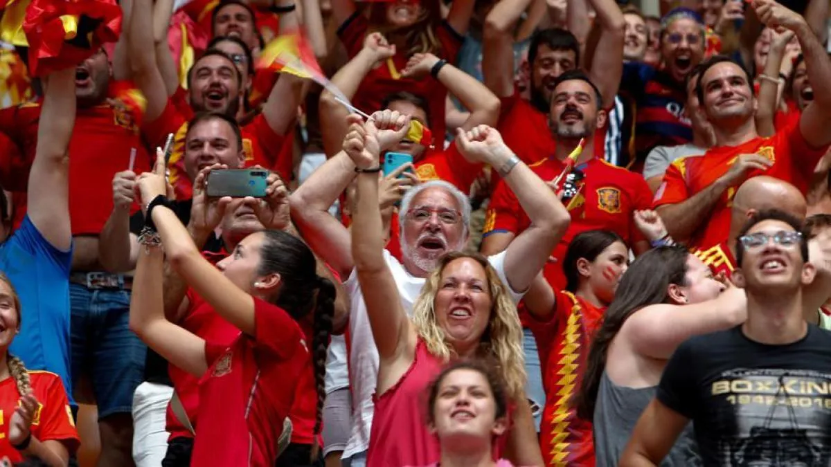 Badalona se une a la fiesta del España-Francia con pantalla gigante