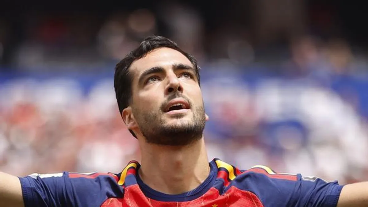 Padres de Mikel Merino: "Nunca quisimos que fuera futbolista, empezó quitando balones en la playa"