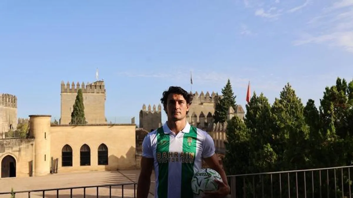 Juan Gutiérrez, el nuevo muro defensivo del Córdoba CF: "Soy agresivo y mantengo la concentración"