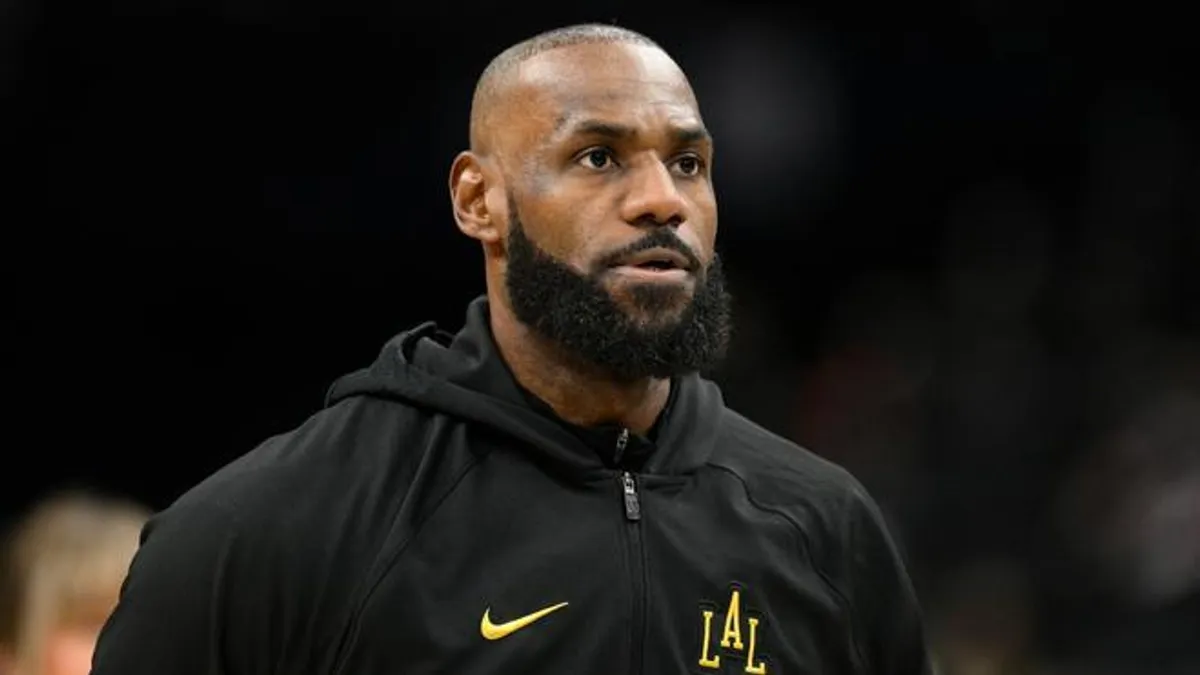 LeBron James sopesa su futuro: Cavaliers y Warriors pujan fuerte por él