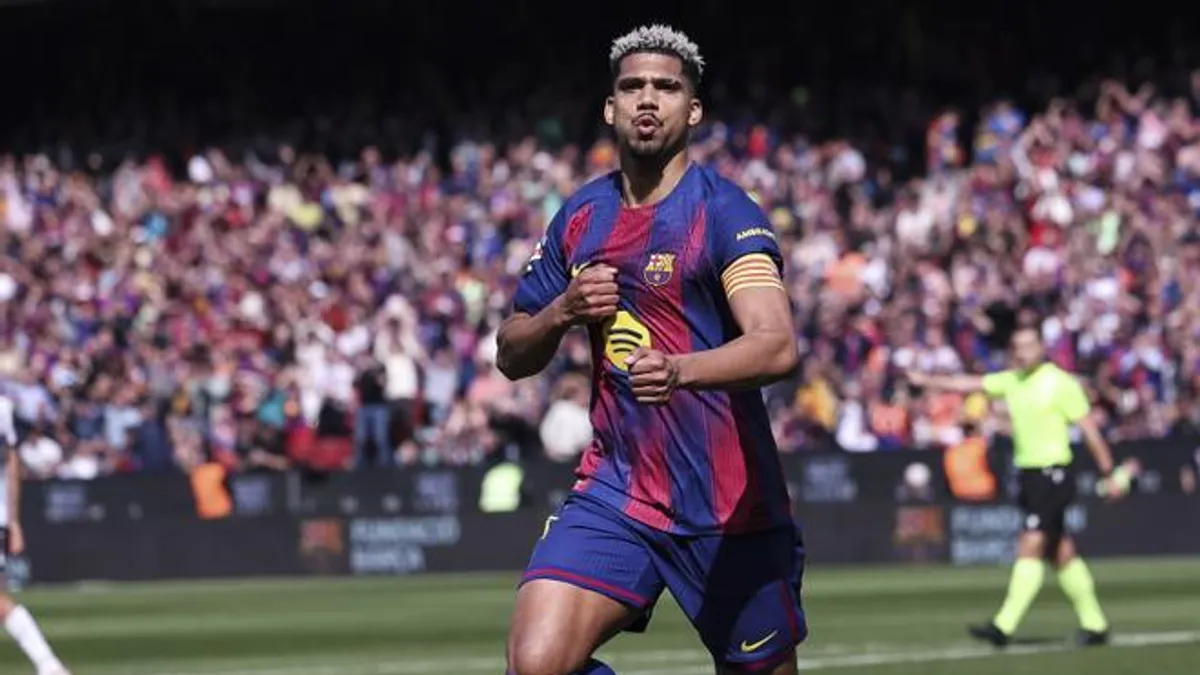 Araujo regresa al Barça ilusionado y con la mira puesta en la titularidad