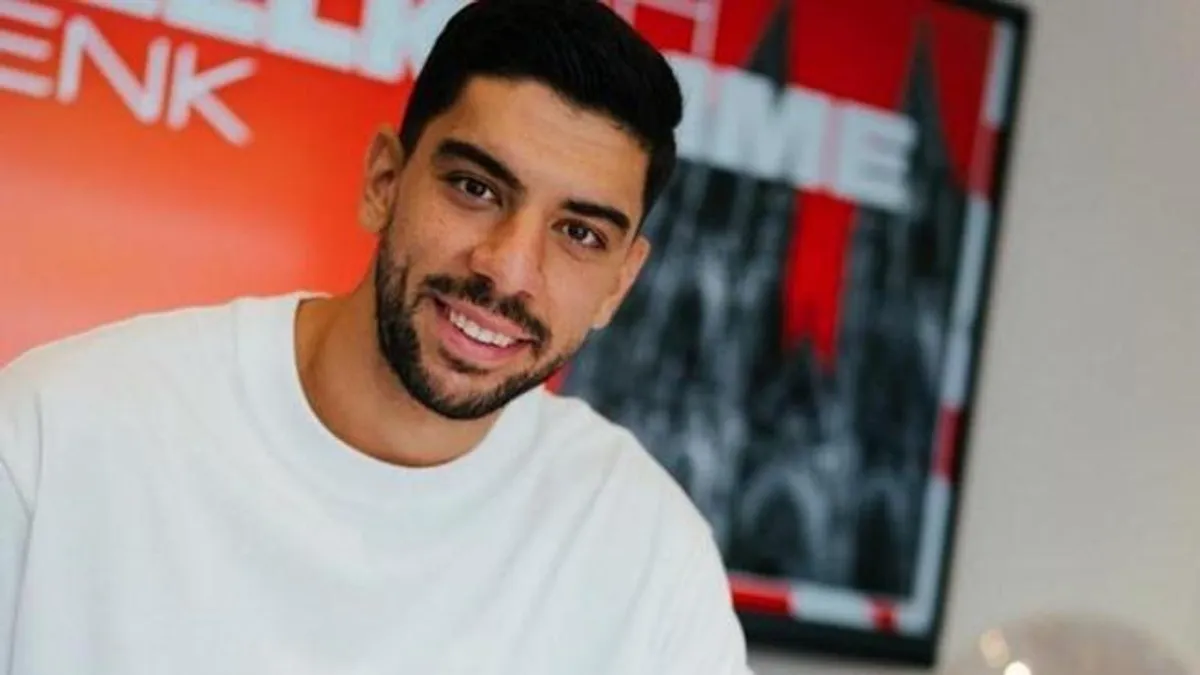 El Schalke 04 se acerca a Cenk Özkacar; Turquía también puja por el defensa