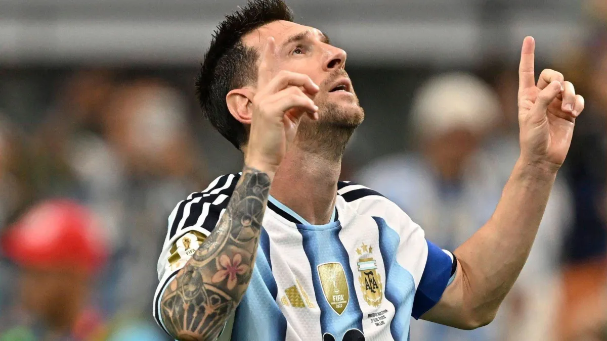 El defensor que mencionó De la Fuente relata el tormento de enfrentar a Messi