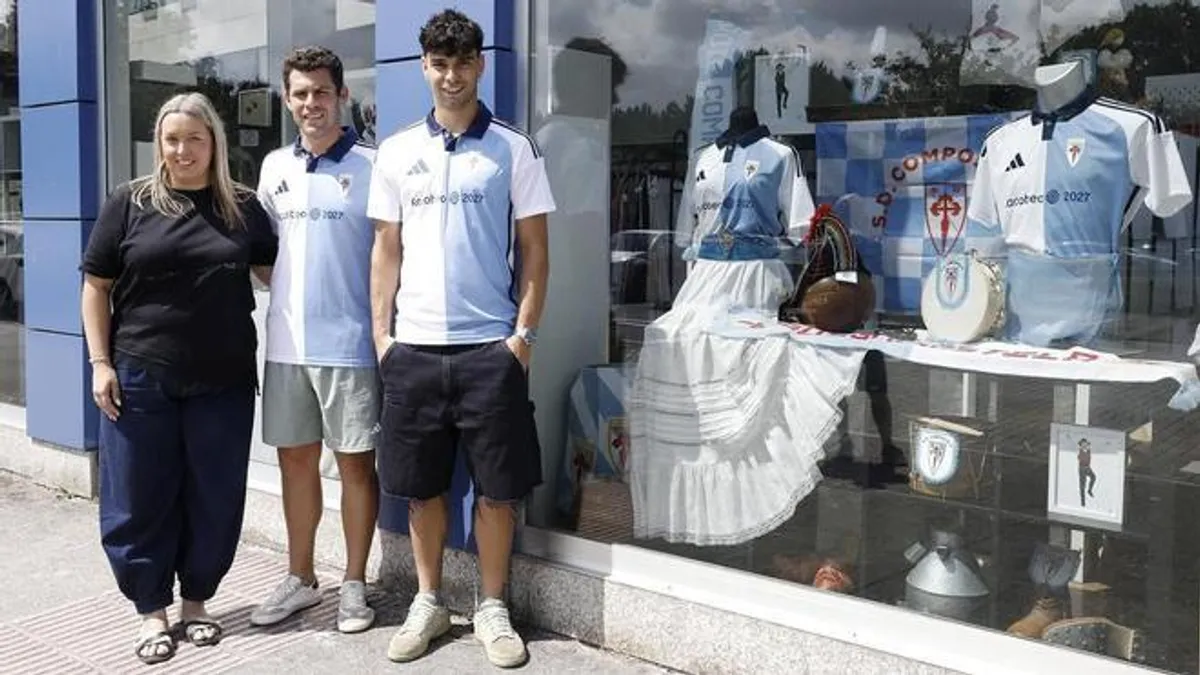 La SD Compostela honra su pasado con la camiseta de la temporada 2026/27