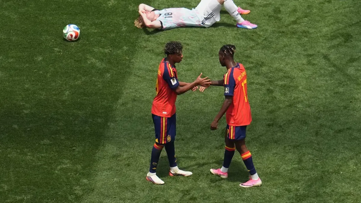 Nico Williams aclara su celebración del gol de Merino contra Bélgica