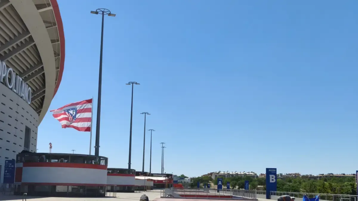 El Atlético retira las placas del Paseo de los Centenarios del Metropolitano