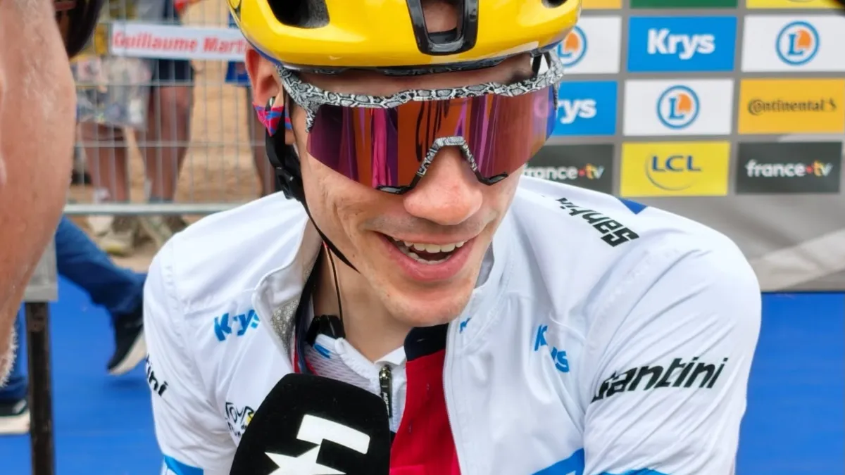 Ayuso se ilusiona con el podio en París; Vingegaard se prepara para su despedida