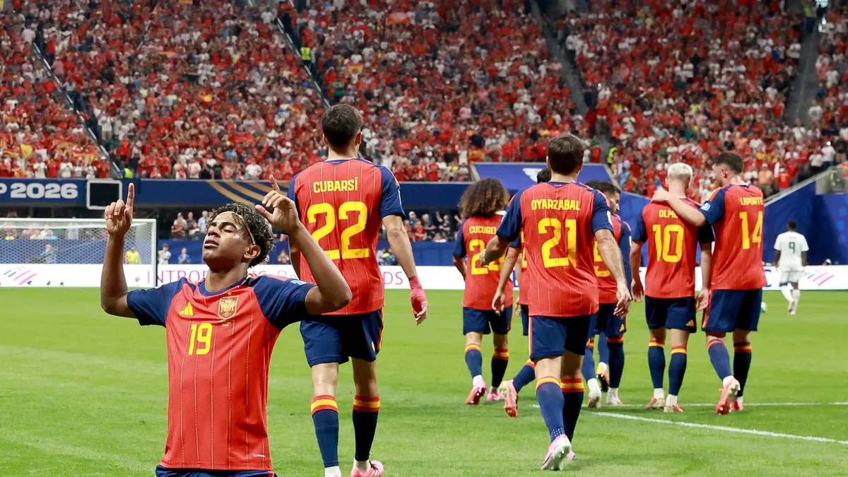 Lamine Yamal, a la altura de los mitos en su debut mundialista